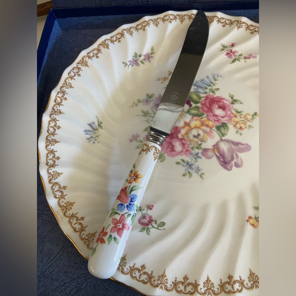 Crown Staffordshire - Picture 3 of 5